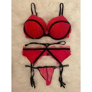 ❣️ Victoria’s Secret Pink & Black Lingerie Set